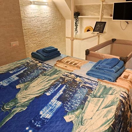 Appartement Toledo 27, A Due Passi Da Piazza Del Plebiscito à Naples Extérieur photo