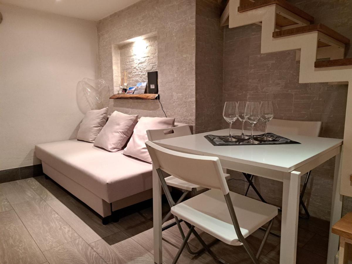 Appartement Toledo 27, A Due Passi Da Piazza Del Plebiscito à Naples Extérieur photo